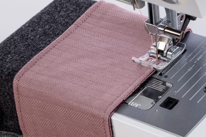 PFAFF® quilt ambition™ 635 Sewing Machine Extension Table Bundle - Image 5