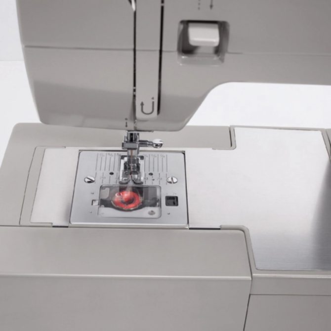 SINGER® Refurbished Heavy Duty 725 Sewing Machine - Image 5