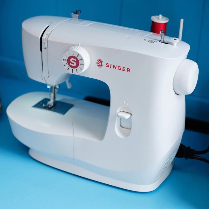 SINGER® Refurbished MX60 Sewing Machine - Image 2