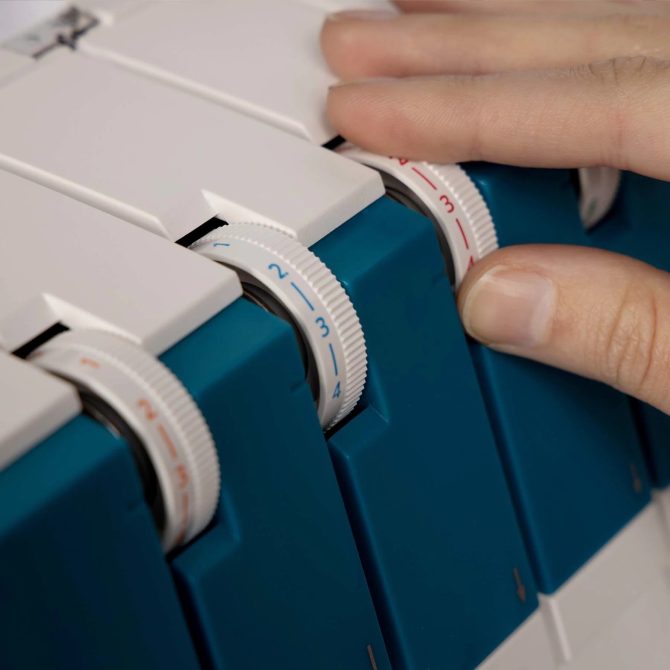PFAFF® admire™ air 5000 Overlock Machine - Image 7