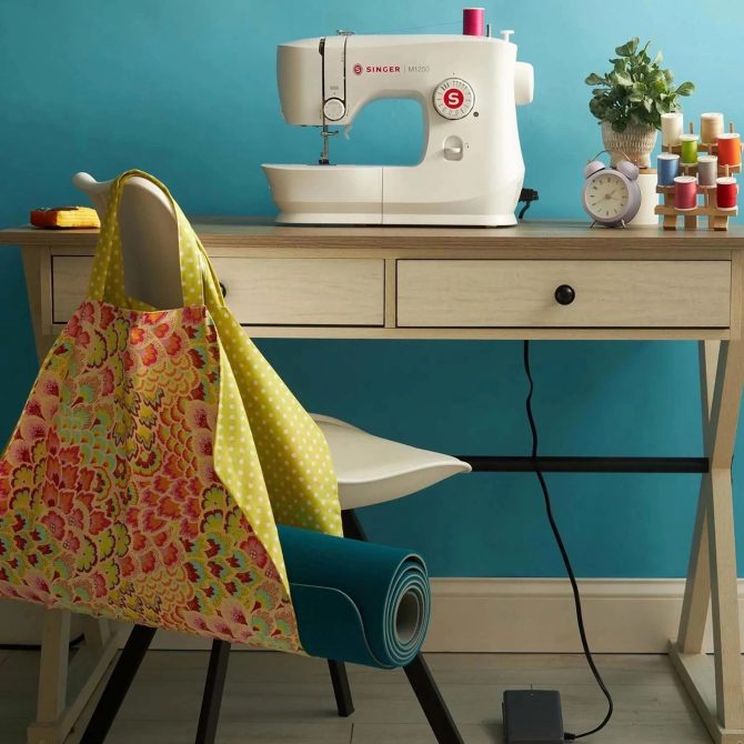 SINGER® M1250 Sewing Machine - Image 2