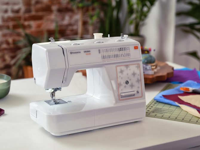 HUSQVARNA® VIKING® H|CLASS™ E20 Sewing Machine - Image 6