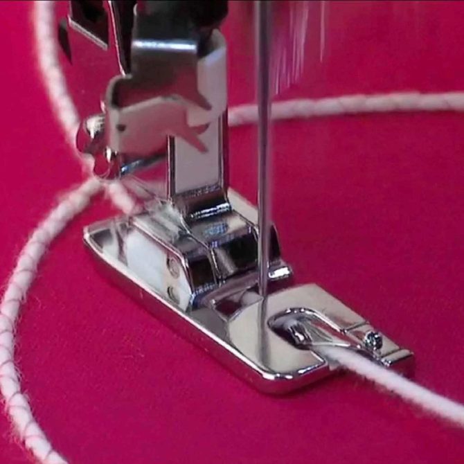 SINGER® Rolled Hem Presser Foot - Image 3
