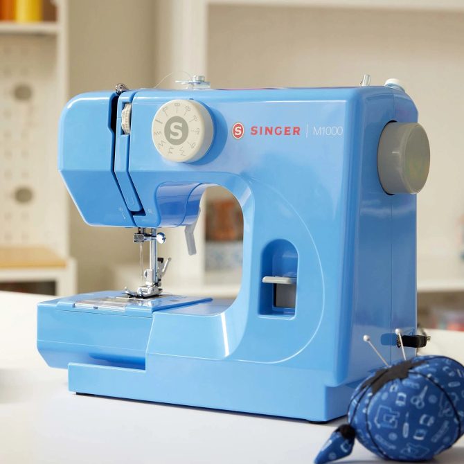 SINGER® M1000 Blue Mending Machine - Image 2